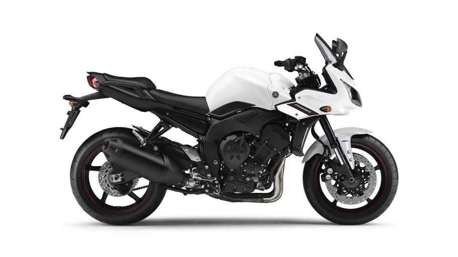 2013-Yamaha-FZ1-Fazer-ABS-EU-Competition-White-Studio-002-osob