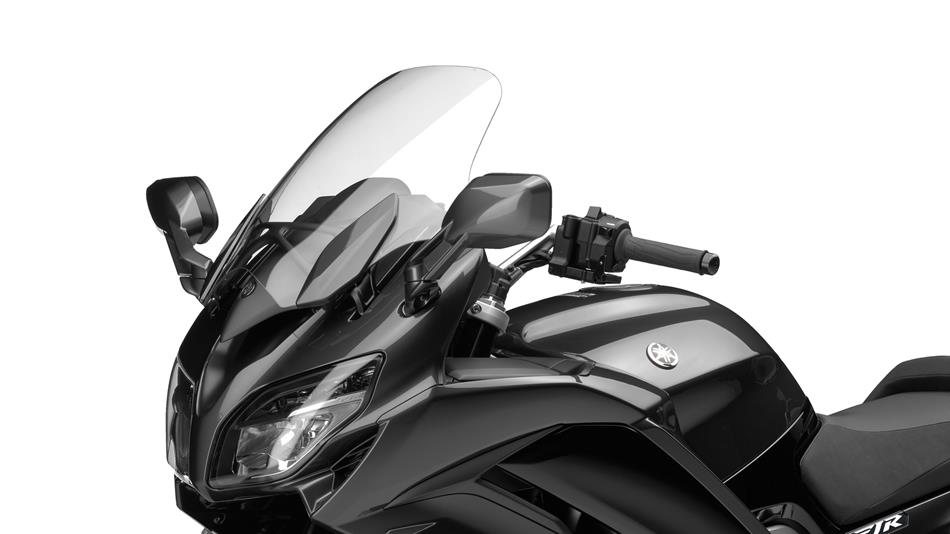 2016-Yamaha-FJR1300AS-EU-Matt-Silver-Detail-003-osob